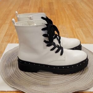 NWOT~ TREASURE & BOND LUG LACE-UP BOOT